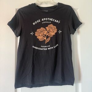 Rose Apothecary Schitts Creek T-Shirt size small